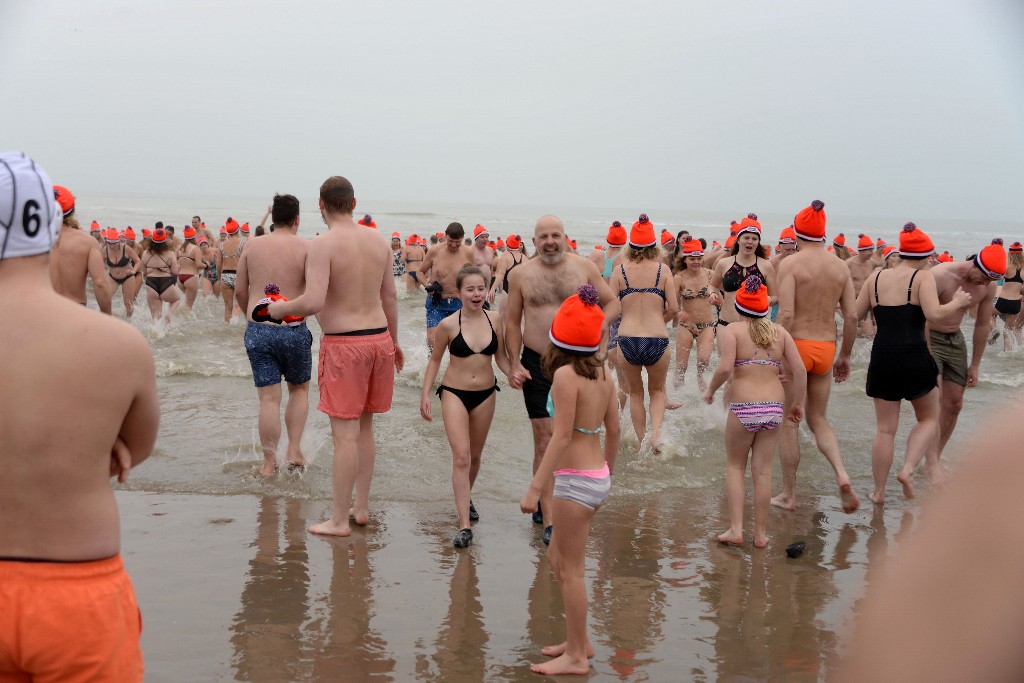 ../Images/Nieuwjaarsduik Nederzandt 2020 080.jpg